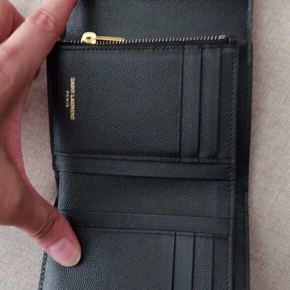 Saint Laurent wallet in chevron-quilted powder-grain calf leather with signature - Picture 3 of 5